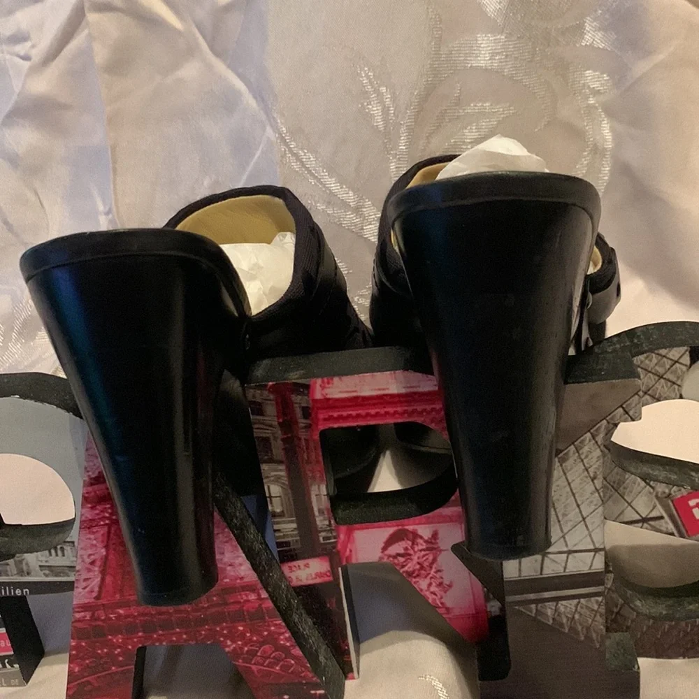 COACH clogs black size: 10 in good worn condition with signs of wear and repair. - Picture 5 of 12